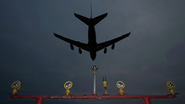 Самолет заходит на посадку в аэропорту Шереметьево. Архивное фото