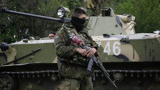 Украинские военные на дороге между Краматорском и Славянском Украинские военные на дороге между Краматорском и Славянском