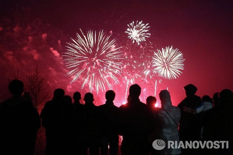 Салют в День Победы в Томске. 9 мая 2014 г Салют в День Победы в Томске. 9 мая 2014 г