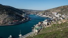 Вид города Балаклавы и Балаклавской бухты. Архивное фото Вид города Балаклавы и Балаклавской бухты. Архивное фото