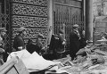 Огнеметчики восставших среди баррикад. Варшава, начало августа 1944 Огнеметчики восставших среди баррикад. Варшава, начало августа 1944