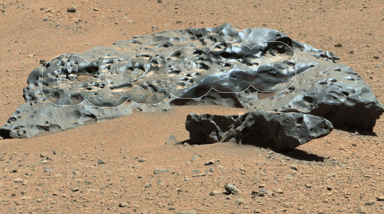 Марсоход Curiosity находит части железного метиорита Марсоход Curiosity находит части железного метиорита