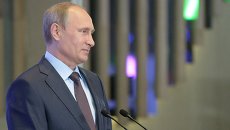 Президент РФ Владимир Путин выступает на встрече в Ялте с членами фракций политических партий Государственной Думы РФ Президент РФ Владимир Путин выступает на встрече в Ялте с членами фракций политических партий Государственной Думы РФ