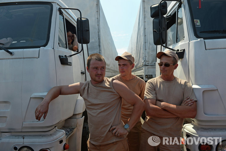 Водители КамАЗов из колонны с гуманитарной помощью из РФ для Украины Водители КамАЗов из колонны с гуманитарной помощью из РФ для Украины