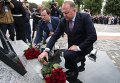 Министр культуры России Владимир Мединский возлагает цветы к памятнику Штыковая атака в Гусеве Министр культуры России Владимир Мединский возлагает цветы к памятнику Штыковая атака в Гусеве