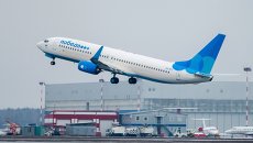 Самолет бюджетной авиакомпании Победа в аэропорту Внуково. Архивное фото Самолет бюджетной авиакомпании Победа в аэропорту Внуково. Архивное фото