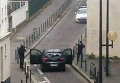 Вооруженные люди возле офиса издания Charlie Hebdo в Париже Вооруженные люди возле офиса издания Charlie Hebdo в Париже