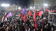 Жители Афин с флагами приветствовали победу СИРИЗА на выборах в Греции Жители Афин с флагами приветствовали победу СИРИЗА на выборах в Греции