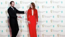 Ральф Файнс и Джулианна Мур на церемонии вручения премии BAFTA Ральф Файнс и Джулианна Мур на церемонии вручения премии BAFTA