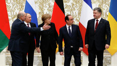 Президент Белоруссии Александр Лукашенко, президент России Владимир Путин, канцлер Германии Ангела Меркель, президент Франции Франсуа Олланд и президент Украины Петр Порошенко во Дворце независимости в Минске Президент Белоруссии Александр Лукашенко, президент России Владимир Путин, канцлер Германии Ангела Меркель, президент Франции Франсуа Олланд и президент Украины Петр Порошенко во Дворце независимости в Минске