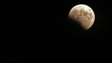 Луна. Архивное фото
