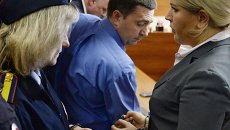 Сотрудники правоохранительных органов берут под стражу Евгению Васильеву. Архивное фото Сотрудники правоохранительных органов берут под стражу Евгению Васильеву. Архивное фото
