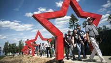 Посетители на международном военно-техническом форуме АРМИЯ-2015 в Московской области Посетители на международном военно-техническом форуме АРМИЯ-2015 в Московской области