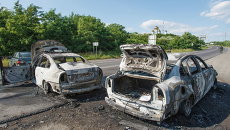 Сожженные полицейские машина в Мукачево, Украина. Архивное фото Сожженные полицейские машина в Мукачево, Украина. Архивное фото