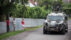 Украинские военные патрулируют деревню возле Мукачево. Архивное фото. Украинские военные патрулируют деревню возле Мукачево. Архивное фото.