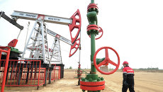 Добыча нефти в городах Ханты-Мансийского автономного округа. Архивное фото Добыча нефти в городах Ханты-Мансийского автономного округа. Архивное фото