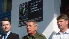 Памятная табличка на школе имени фотокорреспондента МИА Россия сегодня Андрея Стенина в городе Снежное ДНР. Архивное фото Памятная табличка на школе имени фотокорреспондента МИА Россия сегодня Андрея Стенина в городе Снежное ДНР. Архивное фото