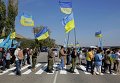 Активисты заблокировали автотрассу у поселка Чонгар на границе Украины и Крыма Активисты заблокировали автотрассу у поселка Чонгар на границе Украины и Крыма