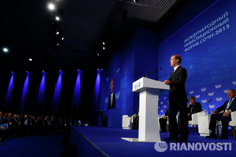 Премьер-министр РФ Д.Медведев выступил на пленарном заседании в рамках инвестиционного форума Сочи-2015 Премьер-министр РФ Д.Медведев выступил на пленарном заседании в рамках инвестиционного форума Сочи-2015