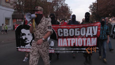 Националисты в балаклавах требовали освободить предполагаемых убийц Бузины Националисты в балаклавах требовали освободить предполагаемых убийц Бузины