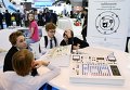 Дети-посетители шоу технологий Открытые инновации в 75-м павильоне ВДНХ Дети-посетители шоу технологий Открытые инновации в 75-м павильоне ВДНХ