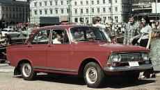 Автомобиль Москвич-412 на московской улице Автомобиль Москвич-412 на московской улице