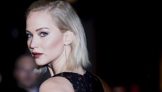 Американская актриса Дженнифер Лоуренс на премьере фильма Голодные игры: Сойка-пересмешница. Часть II в Лондоне Американская актриса Дженнифер Лоуренс на премьере фильма Голодные игры: Сойка-пересмешница. Часть II в Лондоне
