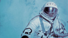 Летчик-космонавт СССР Алексей Леонов впервые в истории космонавтики совершил выход в открытый космос Летчик-космонавт СССР Алексей Леонов впервые в истории космонавтики совершил выход в открытый космос