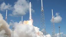 Запуск ракеты SpaceX Falcon 9. Архивное фото Запуск ракеты SpaceX Falcon 9. Архивное фото