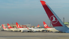Самолеты авиакомпании Turkish Airlines в Международном аэропорту имени Ататюрка в Стамбуле. Архивное фото Самолеты авиакомпании Turkish Airlines в Международном аэропорту имени Ататюрка в Стамбуле. Архивное фото