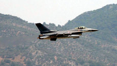 Самолет F-16 ВВС Турции. Архивное фото Самолет F-16 ВВС Турции. Архивное фото