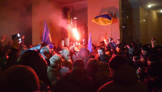 Беспорядки на Украине: погромы в Киеве и стычки у горсовета в Кривом Роге Беспорядки на Украине: погромы в Киеве и стычки у горсовета в Кривом Роге
