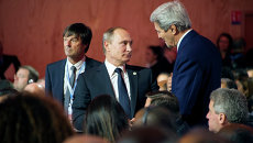 Президент России Владимир Путин и Госсекретарь США Джон Керри на климатической конференции ООН в Париже Президент России Владимир Путин и Госсекретарь США Джон Керри на климатической конференции ООН в Париже