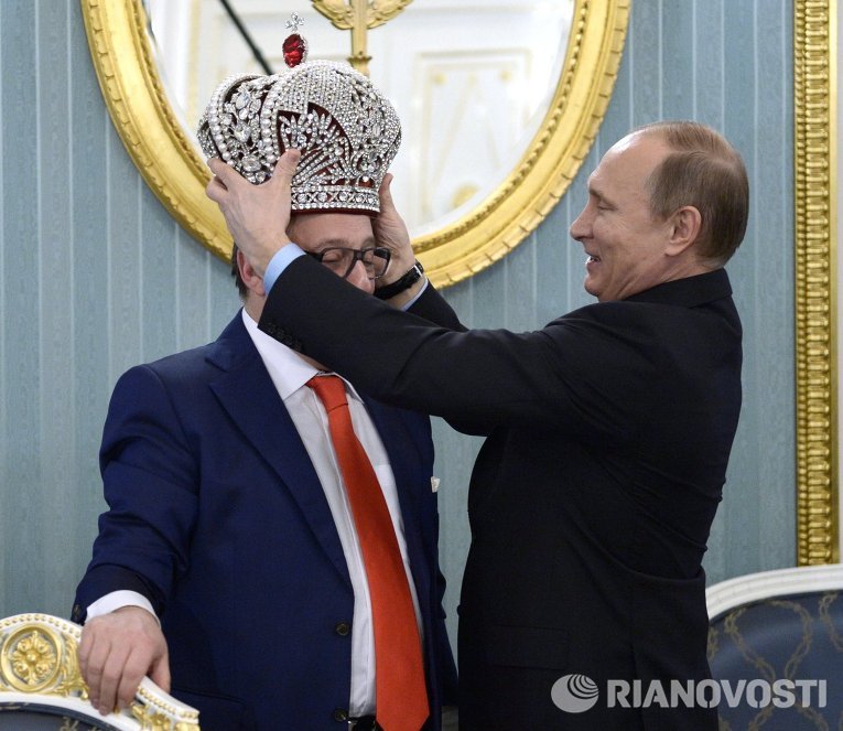 Президент России Владимир Путин и художественный руководитель Московского государственного театра эстрады Геннадий Хазанов во время встречи в Кремле Президент России Владимир Путин и художественный руководитель Московского государственного театра эстрады Геннадий Хазанов во время встречи в Кремле