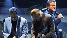 Участники легендарной рок-группы The Eagles во время концерта в Москве. Архивное фото Участники легендарной рок-группы The Eagles во время концерта в Москве. Архивное фото