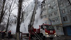 Сотрудники МЧС РФ у разрушенного в результате взрыва бытового газа многоэтажного дома по улице Космонавтов в Волгограде Сотрудники МЧС РФ у разрушенного в результате взрыва бытового газа многоэтажного дома по улице Космонавтов в Волгограде