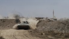 Военнослужащие Сирийской арабской армии (САА) на территории взятого под контроль военного аэродрома Мардж аль-Султан на юго-востоке Дамаска. Архивное фото Военнослужащие Сирийской арабской армии (САА) на территории взятого под контроль военного аэродрома Мардж аль-Султан на юго-востоке Дамаска. Архивное фото