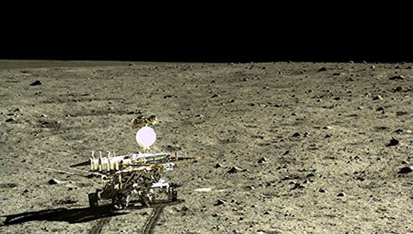 Луноход Юйту, сфотографированный посадочным модулем Чанъэ-3 Луноход Юйту, сфотографированный посадочным модулем Чанъэ-3