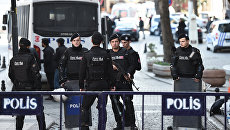 Полиция на месте взрыва в Стамбуле Полиция на месте взрыва в Стамбуле