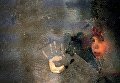 Мальчик смотрит через замерзшее окно автобуса в Минске Мальчик смотрит через замерзшее окно автобуса в Минске