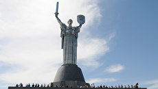Монумент Родина-мать в Киеве. Архивное фото. Монумент Родина-мать в Киеве. Архивное фото.