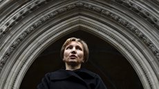 Жена Александра Литвиненко Марина зачитывает приговор представителям СМИ возле здания суда в Лондоне 21 января 2016 Жена Александра Литвиненко Марина зачитывает приговор представителям СМИ возле здания суда в Лондоне 21 января 2016