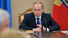 Президент РФ В. Путин провел совещание с членами правительства РФ Президент РФ В. Путин провел совещание с членами правительства РФ