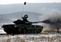 Танк Т-72 на дистанции второго этапа по танкового биатлону Танк Т-72 на дистанции второго этапа по танкового биатлону