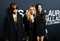 Деми Мур с дочерьми на показе Saint Laurent Деми Мур с дочерьми на показе Saint Laurent