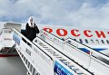 Патриарх Московский и всея Руси Кирилл выходит из самолета в аэропорту города Гаваны Патриарх Московский и всея Руси Кирилл выходит из самолета в аэропорту города Гаваны