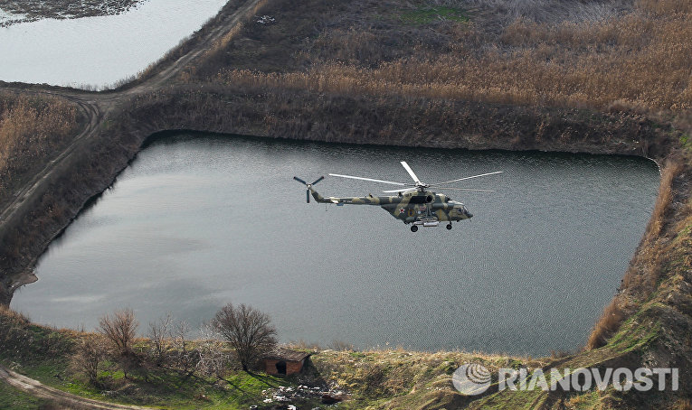 Вертолет Ми-8АМТШ Терминатор во время учебно-тренировочного полета экипажей армейской авиации отдельного вертолетного полка Южного военного округа Вертолет Ми-8АМТШ Терминатор во время учебно-тренировочного полета экипажей армейской авиации отдельного вертолетного полка Южного военного округа