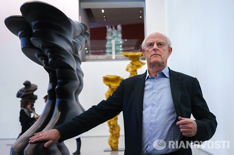 Британский скульптор Тони Крэгг на пресс-показе выставки Тони Крэгг. Скульптура и рисунки в Главном Штабе Государственного Эрмитаж Британский скульптор Тони Крэгг на пресс-показе выставки Тони Крэгг. Скульптура и рисунки в Главном Штабе Государственного Эрмитаж