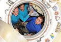 Экипаж Союза ТМА-18М перед закрытием люков. 2 марта 2016 Экипаж Союза ТМА-18М перед закрытием люков. 2 марта 2016