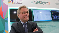 Глава Лаборатории Касперского Евгений Касперский у стенда Лаборатории Касперского Глава Лаборатории Касперского Евгений Касперский у стенда Лаборатории Касперского